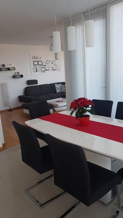 Appartamento Penthouse Heart Of Slavonia **** Ðakovo Esterno foto